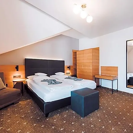 Ambienthotel Tassilo 3* ディンゴルフィング